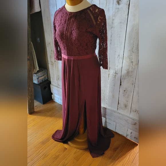 Formal Lace Split Side Maxi Dress - Picture 5 of 7